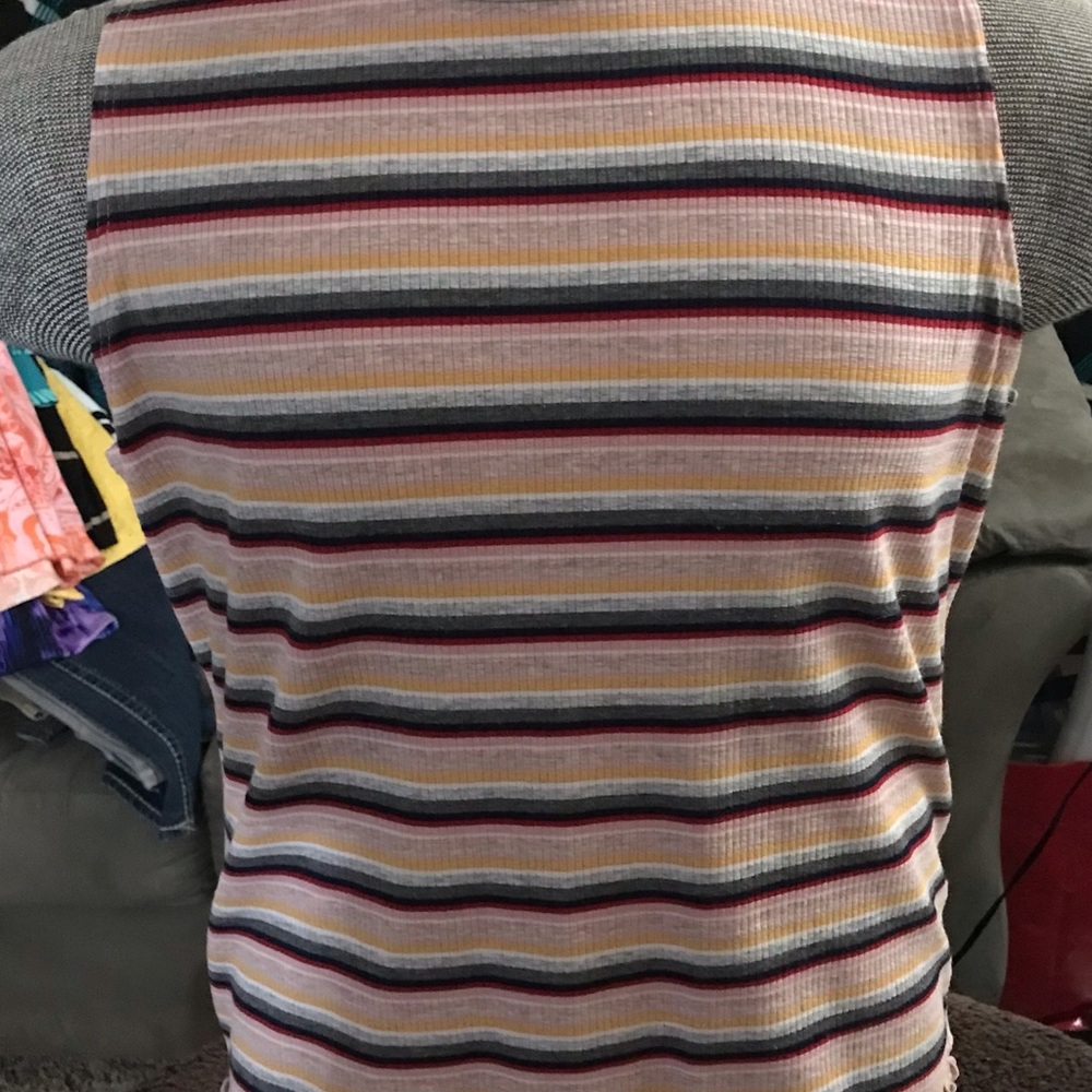 Cute striped sleeveless top.